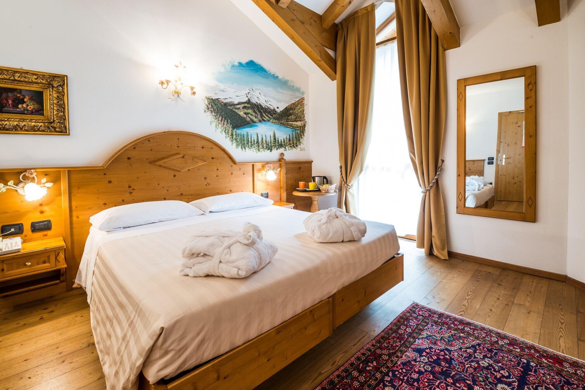 camera con lettino da campeggio - Foto di Hotel Rosa degli Angeli, Peio  Fonti - Tripadvisor